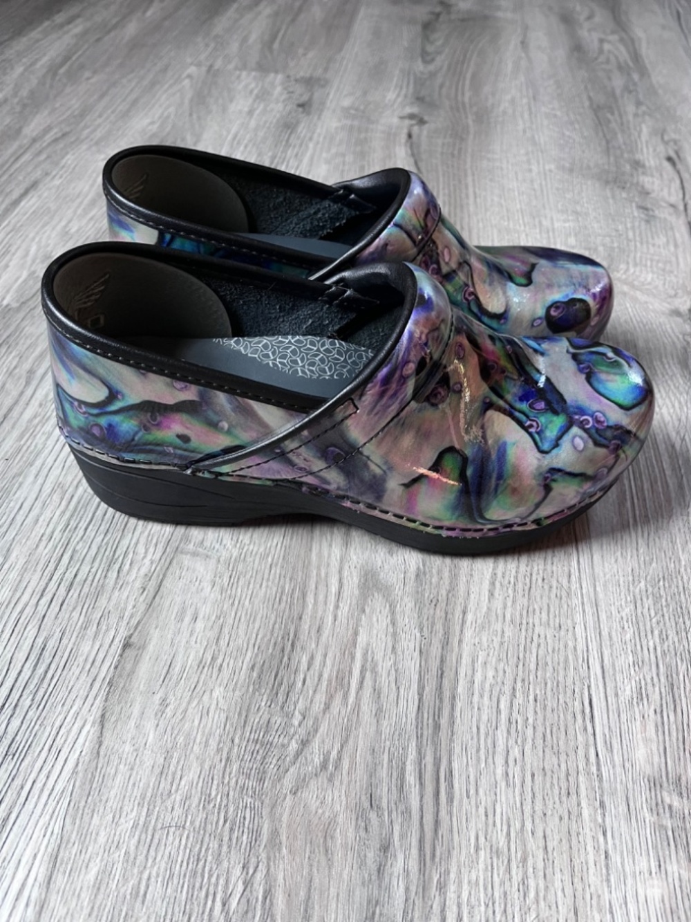 Dansko XP 2.0 Clogs Womens 38 silver pearl Patent Leather Nursing Shoes US 7.5-8